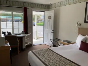Ocean Breeze Motel