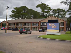 Value Inn - Livonia