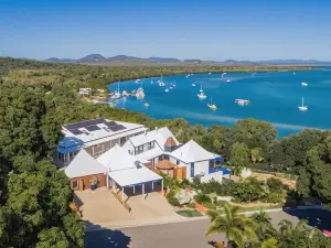 1770 Sovereign Lodge Retreat