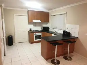 Pacific Werribee Home 25 Min CBD Airport