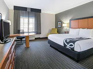 La Quinta Inn & Suites by Wyndham Dallas Arlington South