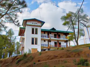 Lap of Himalayas Resort