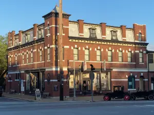 Hermann Crown Suites