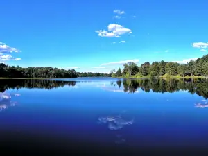 Serene Sunset View Lakehouse Near Cascade Mountain