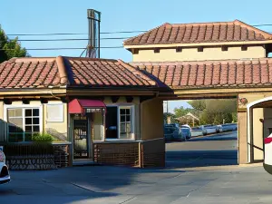 Avenue Motel