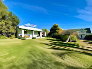 Blue Cow Barn - Boutique Farm