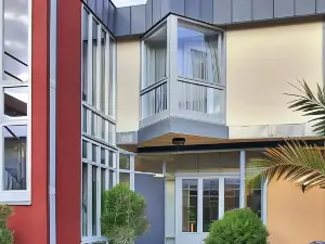 Matchpoint Hotel