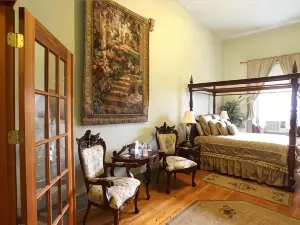 Baldachin Inn