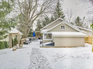 Cozy East Bay Cottage - Walk to Chimney Bluffs!