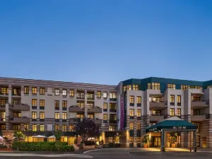 Inn at Great Neck, BW Premier Collection