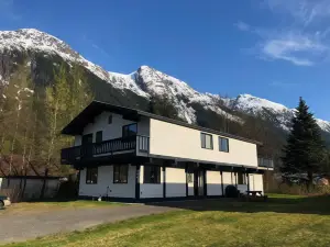 Bear Valley Guesthouse