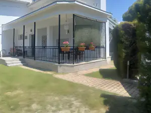 House with a Garden View in Durres
