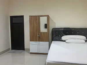 OYO 94015 Kost Alif