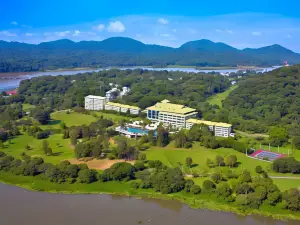 甘博阿雨林保育區飯店