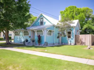 Family Home w/ Private Pool & Yard Only 24 Mi to Disney!
