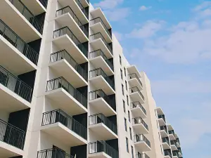 Modern and Classy 1BR in Close to Amenities & Steps from F1 Apartments