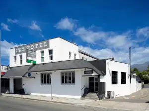 新塔斯博士飯店