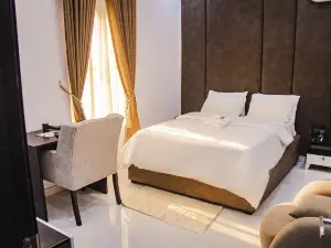 Robertware Hotel and Suites