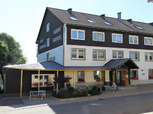 Hotel Löwen  by Mastiff