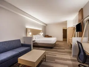 Holiday Inn Express & Suites Lexington Park-California