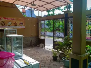 Budget Room in Solo Baru (Kamar Khusus Wanita)