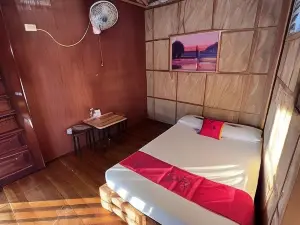 RedDoorz Hostel@Monaliza Surf Resort