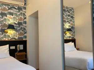 Logis Hôtel Restaurant Grand Hôtel de Lyon