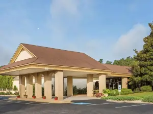 Days Inn & Conf Center by Wyndham Southern Pines Pinehurst