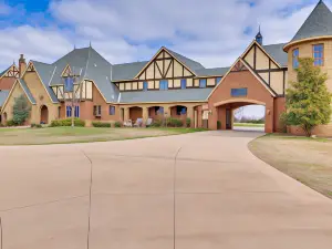 Spacious Edmond Vacation Rental w/ Shared Pool!