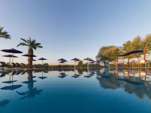 Mythic Summer Hotel
