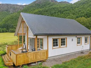 person holiday home in Bindalseidet