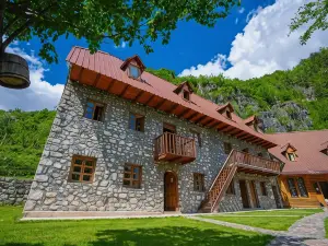 Bujtina Berishta Theth
