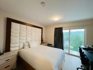 Hotel Civilia Lakeside by Civilia Golf Retreat