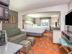 Holiday Inn Express & Suites Shawnee-Kansas City West