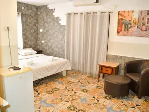 Vitrage Guest House