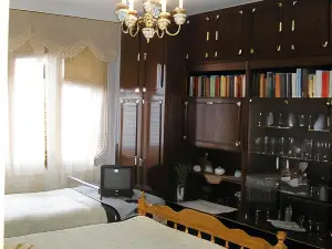 Kristal Guest House