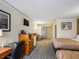 Quality Inn & Suites Kansas City - Independence I-70 East
