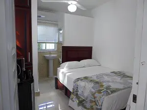 Cozy Studios-Private Entrance- HS Internet-AC-Hot Water-Backup Generator-Near the Beach