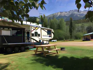 Summit River Lodge & Campsites