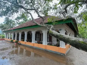 Kallupurackal Heritage Island Home by Lexstays