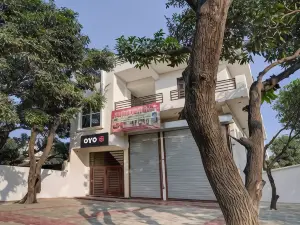 Hotel O by OYO Hira Royal Palace and Lawn