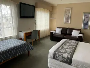 503 on Princes Drive Motel