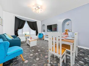 Lady Wilson Apartment by Klass Living Airdrie