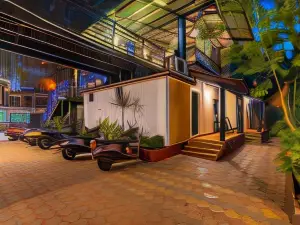 Madpackers Goa Anjuna - Bunks, Rooms, Community