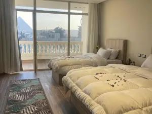 Roone Pyramids View Inn