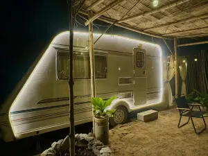 R Resident Resort