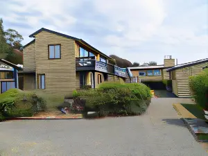 Orford Prosser Holiday Units