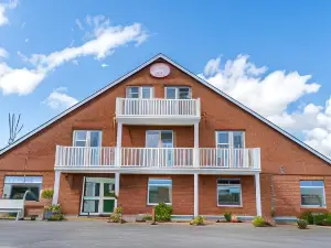 Coral Gables Guesthouse & Campsite