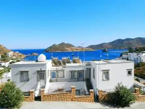 Captain Manos Studio Apartments