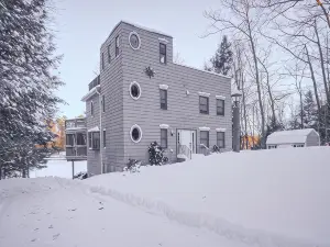 Lakefront Home Hot Tub and Fire Pit in Barnstead